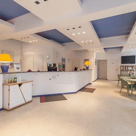 Apart Otel Pierre & L'anse De Pramousquier 4*