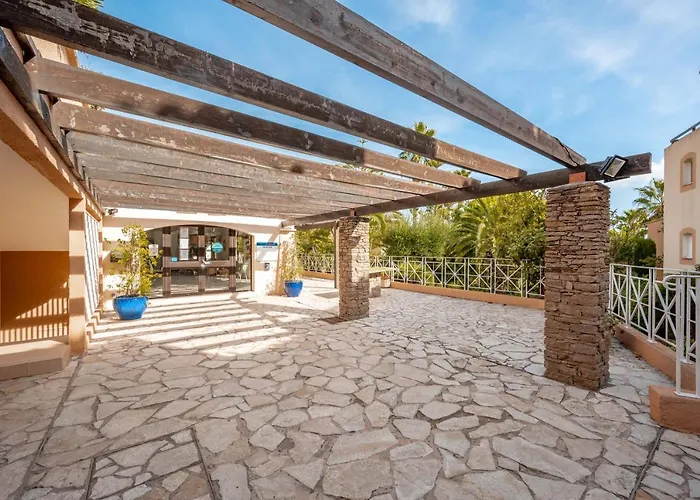 Pierre & L'anse De Pramousquier