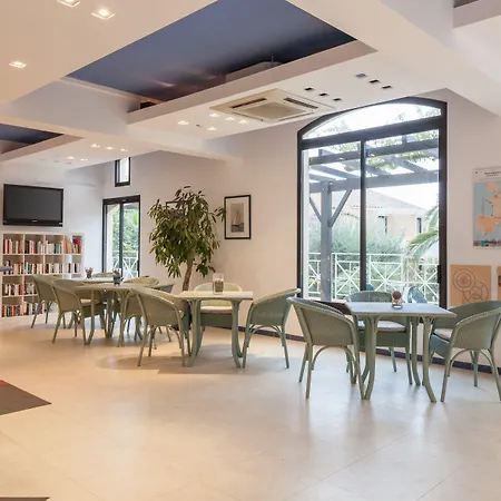 Pierre & L'anse De Pramousquier لو لا فاندو