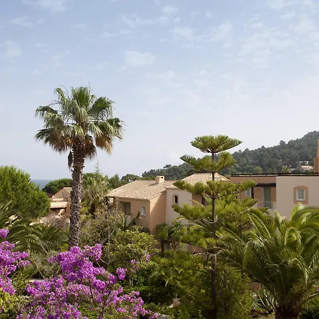 Pierre & L'anse De Pramousquier Aparthotel 4*