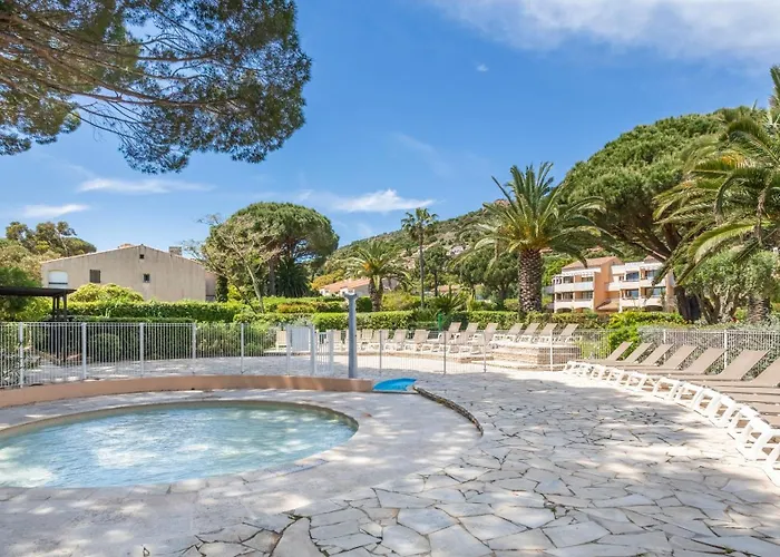 Apartmanhotel Pierre & L'anse De Pramousquier Le Lavandou