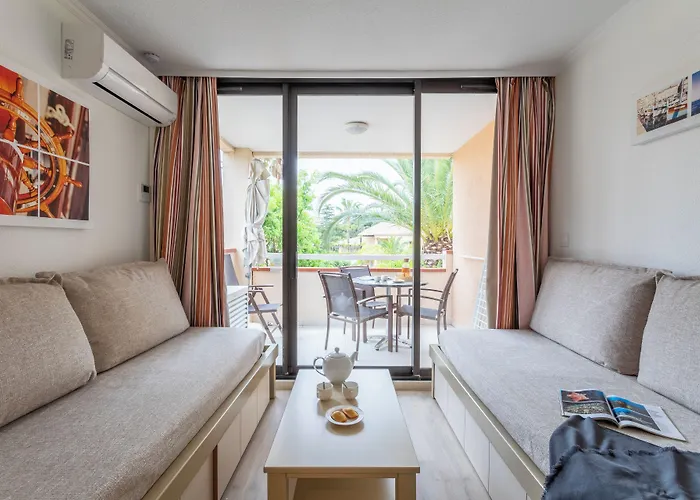 Pierre & L'anse De Pramousquier